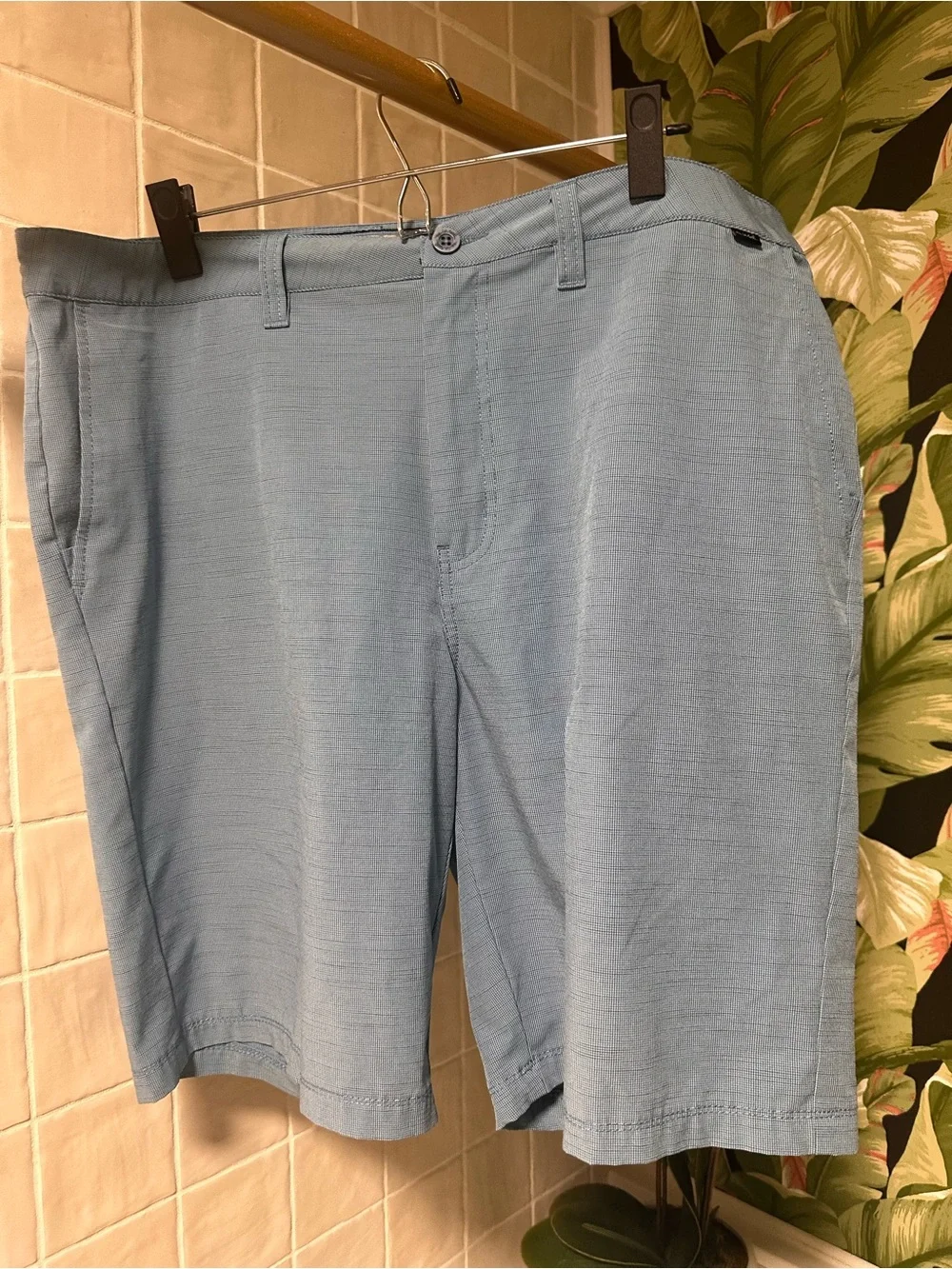 TravisMathew blue golf shorts size 38